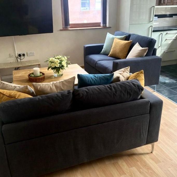 4 bedroom flat to rent - Photo 1