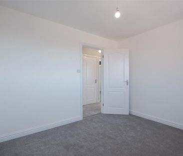 4 bedroom detached house to rent - Photo 4