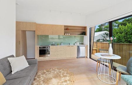 One-bedroom stand-alone townhouse with carpark - Photo 3