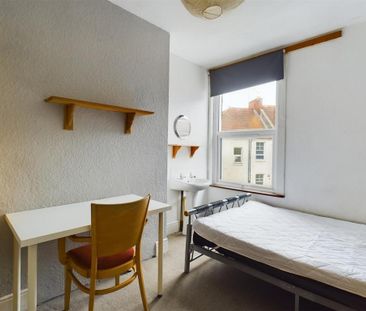 4 bedroom terraced house to rent - Photo 5