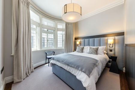 A luxury apartment on the second floor of an exclusive development launched by The Crown Estate, situated in the heart of St James's, London. - Photo 5