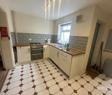 4 bedroom terraced house to rent - Photo 6