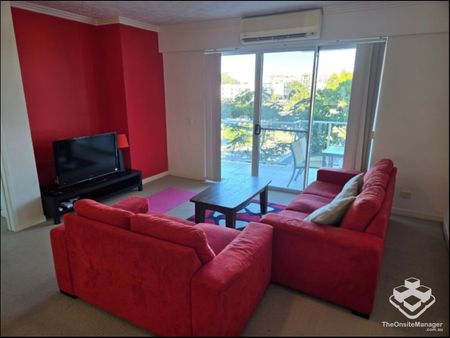 Spacious 2 bedroom apartment - Photo 3