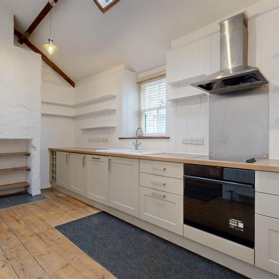 2 bedroom maisonette to rent - Photo 1