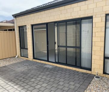 Excellent Location opposite Train Station! - Photo 4