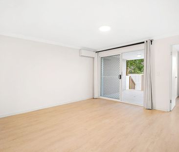 Freshly painted garden apartment - Photo 6