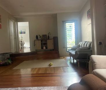 East Brisbane - Photo 2
