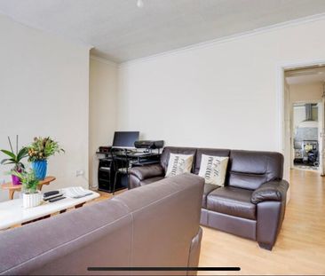 2 Bed Semi-Detached House, Holland Street, NG7 - Photo 2