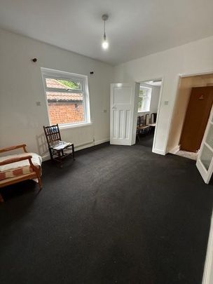 3 bedroom semi-detached bungalow to rent - Photo 1