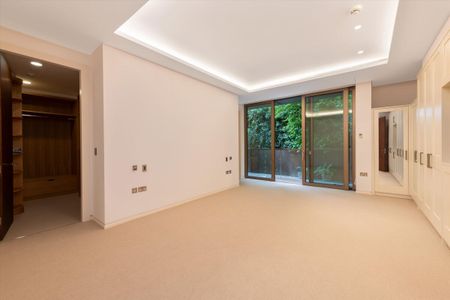 A 3 bedroom apartment in Hampstead Lane, N6. - Photo 5
