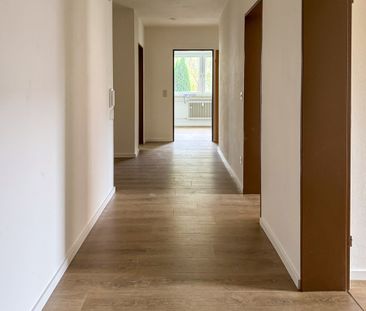 Bereits bezugsfrei – frisch renovierte 3-Zi-Wohnung mit zwei Balkon... - Foto 1