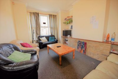 5 bedroom House in Hessle Terrace, Leeds - Photo 1