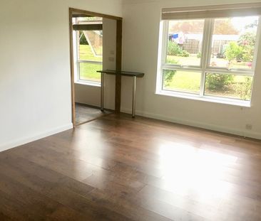 Spacious 1 Bedroom Flat in Prime Location, Worcester Park - Photo 2