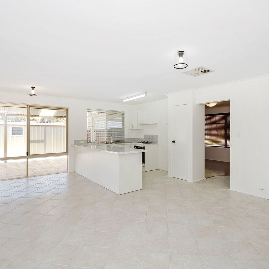 Charming Family Home in Halls Head - Photo 1