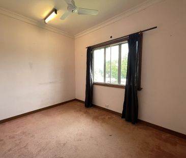 Large & airy open plan - Photo 4