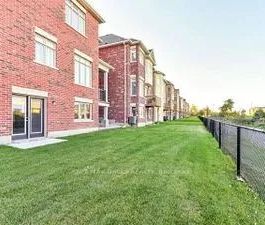 Detached Home For Lease | W8427548 - Photo 4