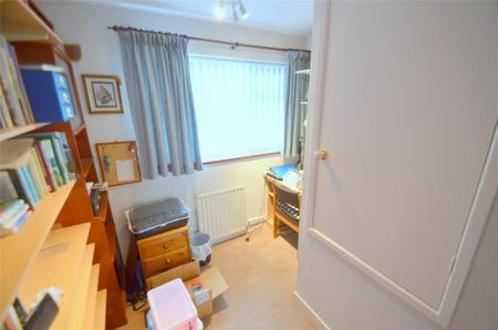 3 bedroom semi-detached house to rent - Photo 3