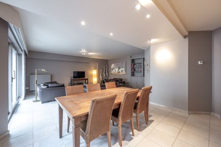 Zeer ruim gemeubeld appartement op wandelafstand van de Zee en de Dumortierlaan! - Photo 4