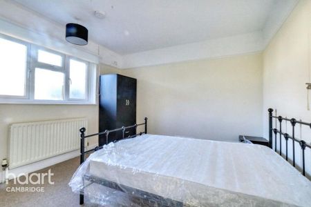 3 bedroom semi-detached bungalow to rent - Photo 3