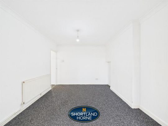 3 bedroom end of terrace house to rent - Photo 1