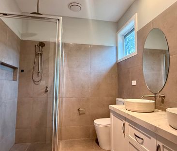 Luxurious townhouse, heart of Blackburn South - Photo 6