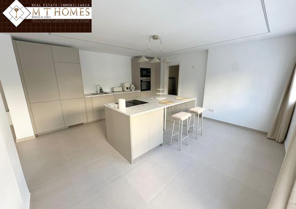 LARGE DETACHED VILLA WITH PRIVATE POOL AND GARDEN