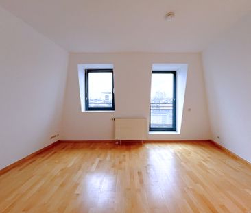 Direkt am Marktplatz! 1 Zimmer Apartment mit Einbauküche und Balkon! - Photo 3