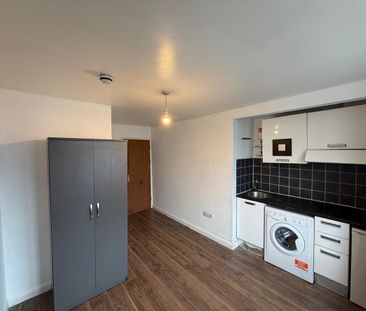 Studio Flat, Cherry Orchard Road, CR0 - Photo 1
