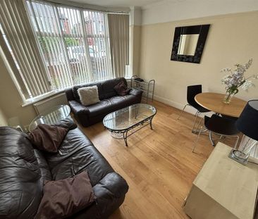 3 bedroom private hall to rent - Photo 1