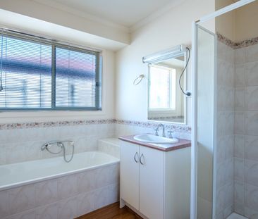 Three Bedroom Family Home! - Photo 4