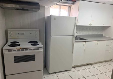 For Lease - 271 Delta Street Unit# Bsmt, Toronto, Ontario - Photo 4
