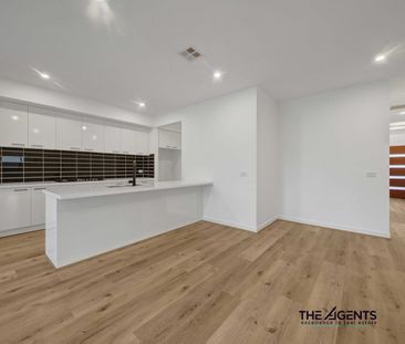 Brand-New Designer Homes with Modern Comfort in Cobblebank - Photo 5