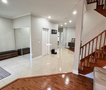 Excellent Location - 4 Bed Room Detached house - Mississauga - Photo 1