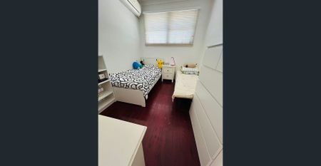 Beautiful 3-Bedroom Villa with Private Garden in Prime Eastlakes Location - Photo 5