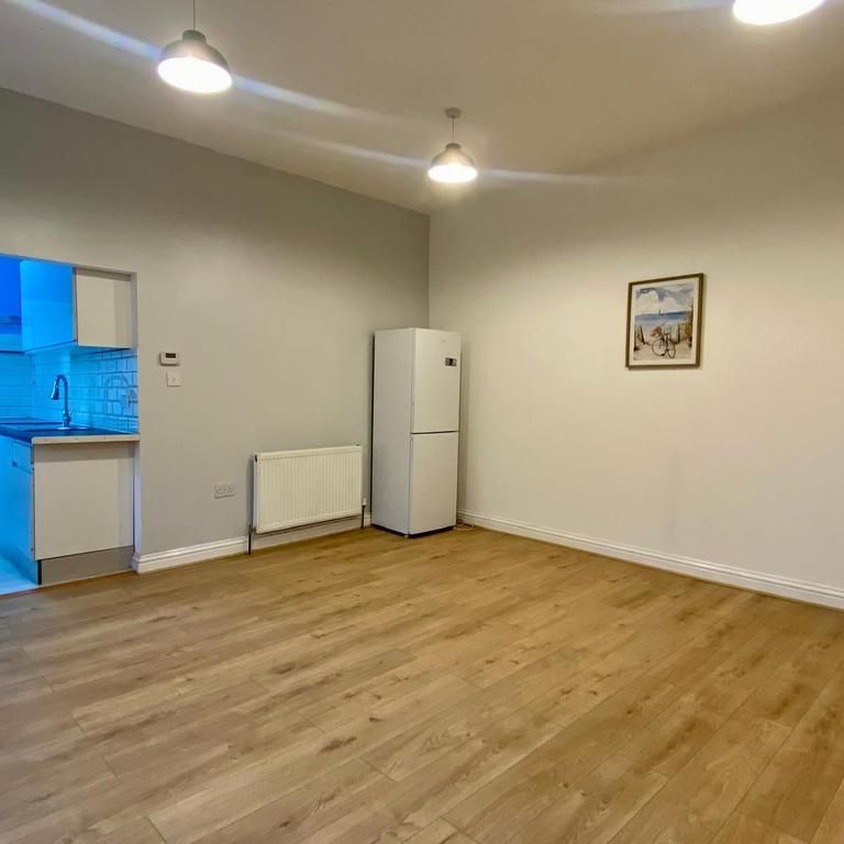 1 bedroom flat to rent - Photo 1