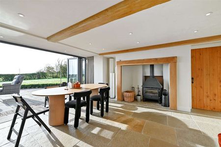 A country home which has been finished to an exceptionally high standard - Photo 5