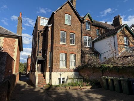 One Bedroom Unfurnished Apartment to Rent in Guildford - Photo 5