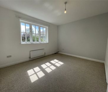 Detached 4 bedroom house in popular Dunstan Park. **AVAILABLE FOR A... - Photo 6