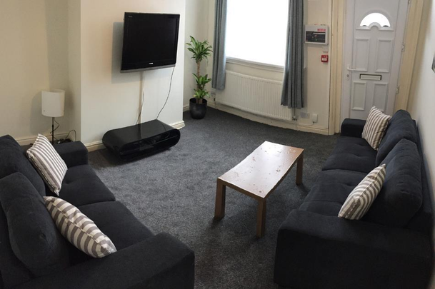 1 bedroom in a house share to rent - Photo 1