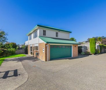 Sunny Four Bedroom Home in Red Beach - Photo 4