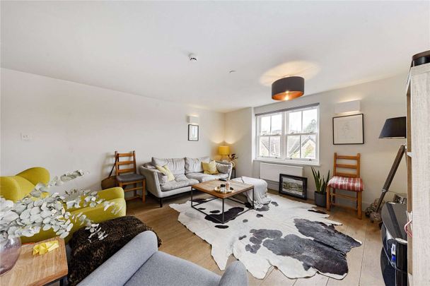 Modern two double bedroom maisonette located just off King Street - Photo 1