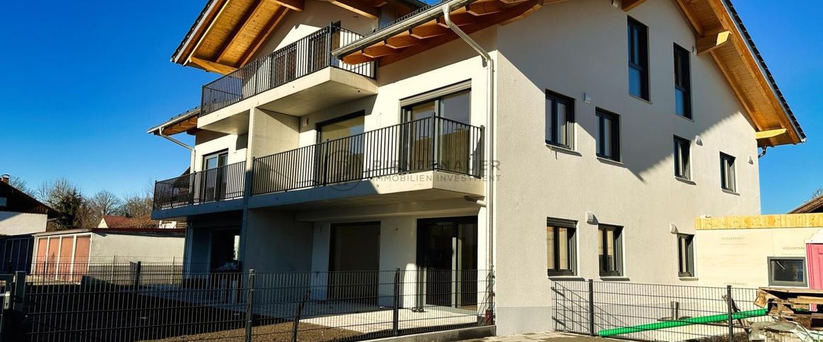 Großzügige Dachgeschosswohnung mit Bergblick - Photo 1