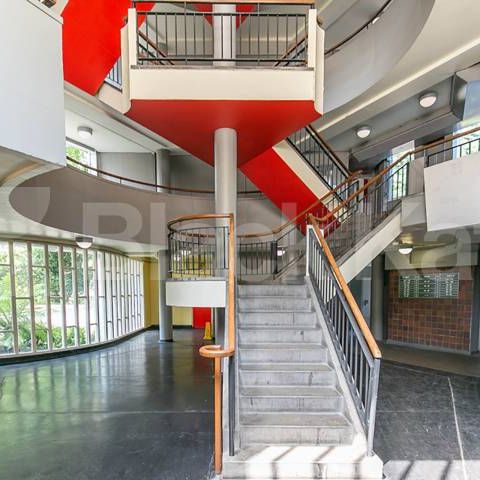 Spacious two bedroom flat set in an iconic post war ex local landmark building - Photo 2