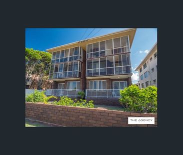 Fully Renovated 2 bedroom Unit Across From Kirra Beach - Photo 1