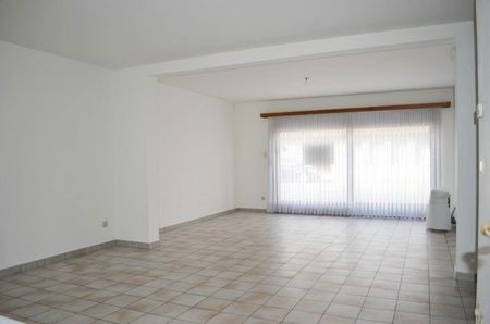 Gelijkvloers appartement in het centrum met twee slaapkamers. - Photo 3