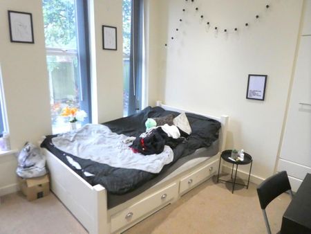 1 bedroom in a house share to rent - Photo 4