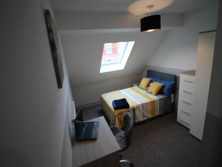 3 bedroom flat to rent - Photo 4