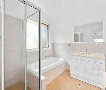 Well Presented Townhouse - Photo 2