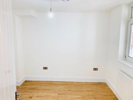 1beds Flat - Photo 2
