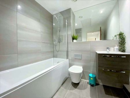 AVAILABLE FEB 4TH | FURNISHED TO A HIGH STANDARD | PRIVATE BALCONY | OPPORTUNITY NOT TO BE MISSED | LOCAL AMENTIES ON YOUR DOORSTEP | GREAT CONNECTIVITY - Photo 3